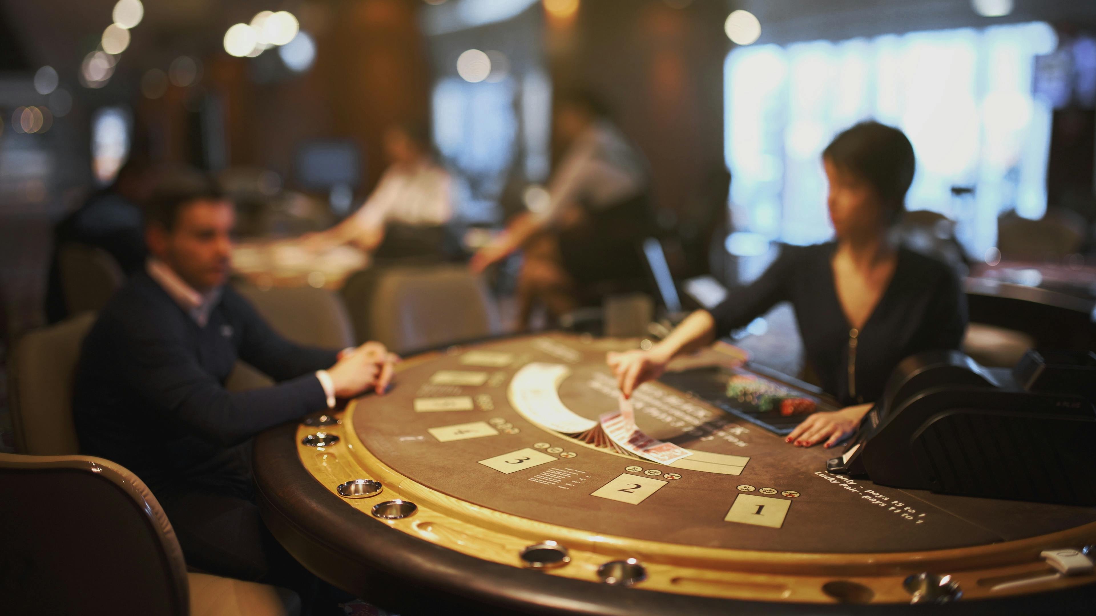 innwa888 မိုဘိုင်းအက်ပ် Esports နှင့် Casino ဂိမ်းများ Mobile ဖြင့် ကစားနေသောမြင်ကွင်း